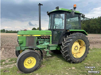 Traktors JOHN DEERE 2040
