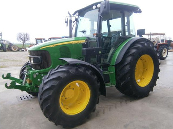 Traktors JOHN DEERE 5820