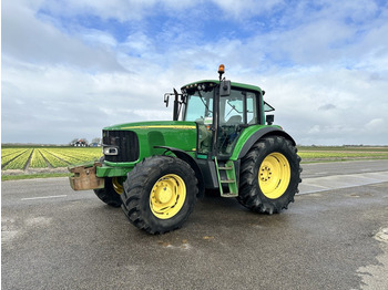 Traktors JOHN DEERE 6520
