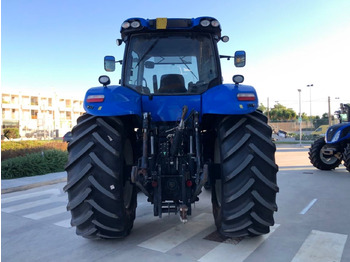Traktors NEW HOLLAND T8
