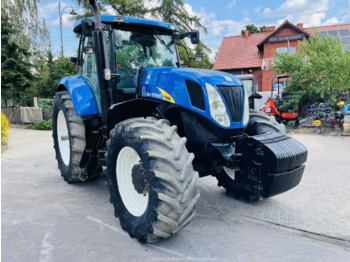 Traktors NEW HOLLAND T7000