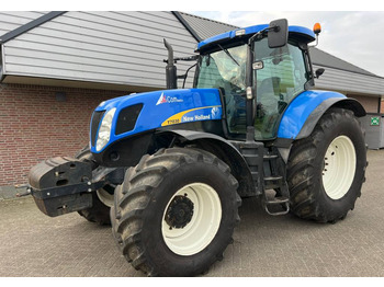 Traktors NEW HOLLAND T7000
