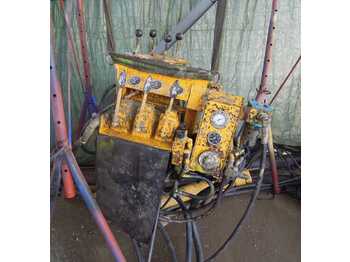 Tuneļu urbšanas mašīna AtlasCopco BUT 6 EH drill boom: foto 2