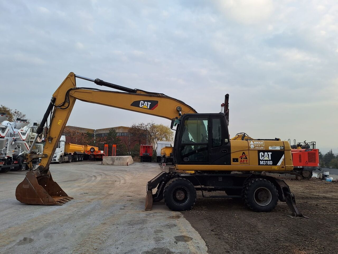 Riteņu ekskavators Caterpillar M318: foto 2