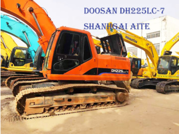 Kāpurķēžu ekskavators Doosan DH225LC-7: foto 1