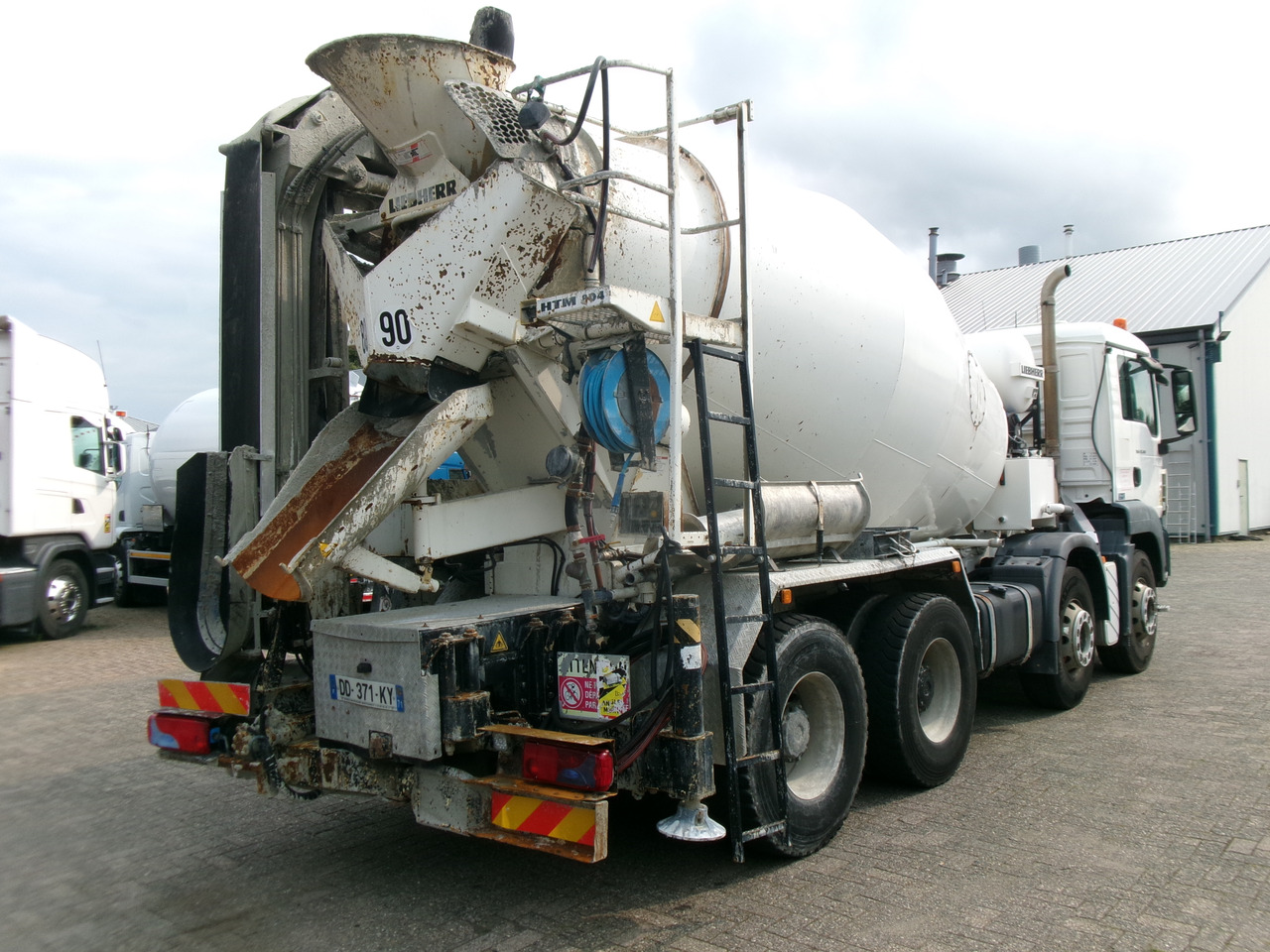 Betonvedējs M.A.N. TGS 32.360 8X4 Euro 6 Liebherr concrete mixer 8 m3 + belt: foto 4