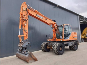 Riteņu ekskavators Doosan DX160W