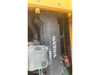 Kāpurķēžu ekskavators Volvo EC 480 D L: foto 4