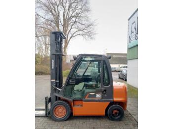 Autokrāvējs Nissan FGD02A300 Heftruck met cabine
