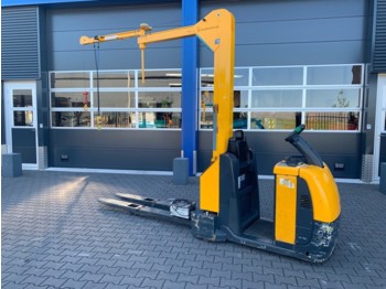 Teleskopiskais iekrāvējs Jungheinrich ECE 225 palletwagen met kraan