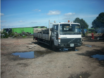 VOLVO flc - Automašīna ar kravas platformu