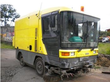 RAVO 5002
 - Ielu tīrīšanas mašīna