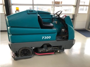 Ielu tīrīšanas mašīna TENNANT 7300 schrobmachine