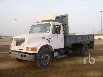 International 4700 4X2 - Bortu kravas automašīna/ Platforma