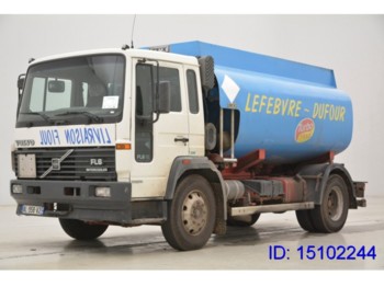 Kravas automašīna ar cisternu Volvo FL 615