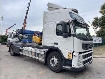 Konteineru vedējs/ Kravas automašīna ar noņemamā virsbūve Volvo FM 450 4x2 BDF - TWISTLOCKS 20' - GLOBE XL - I-SHIFT - FULL AIR SUSPENSION - BY COOL AIRCO - TUV 03/2023 - A/C - NICE CONDITION: foto 1