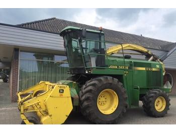 Labības kombains John Deere 6910 hakselaar