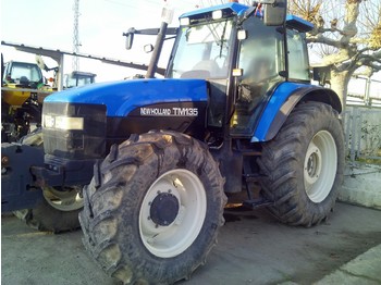 Traktors NEW HOLLAND TM 135: foto 1