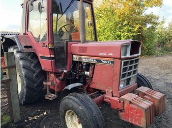 Riteņu traktors Case IH 845 XL