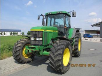 Riteņu traktors John Deere 7710