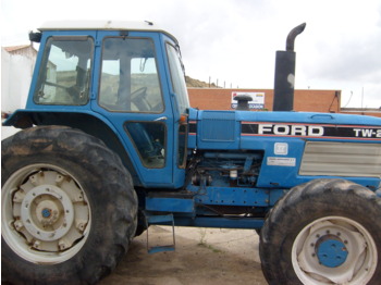 FORD TW 25 - Traktors