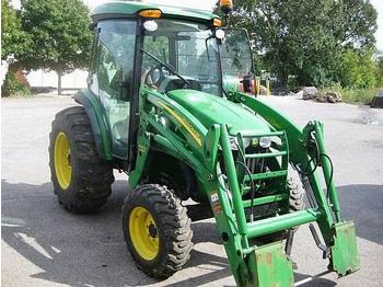 JOHN DEERE 4520 - Traktors