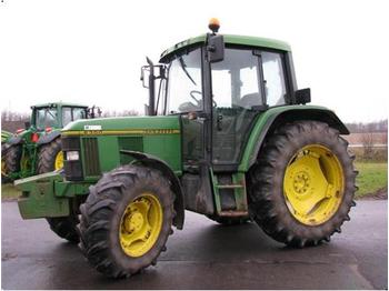 JOHN DEERE 6300 - Traktors