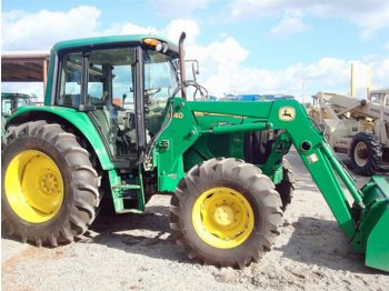 JOHN DEERE 6320 - Traktors