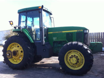 JOHN DEERE 7810 - Traktors