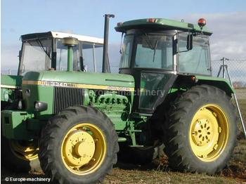 John Deere 3340 DT - Traktors