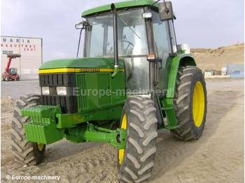John Deere 6110 - Traktors