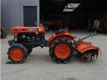 Kubota B60004X4 - Traktors