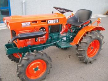 Kubota B6001 DT - 4X4 - Traktors