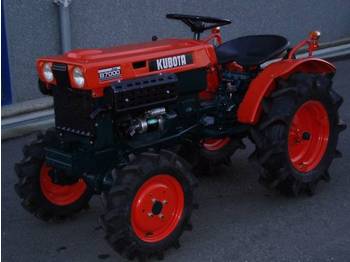 Kubota B7000 DT - 4X4 - Traktors