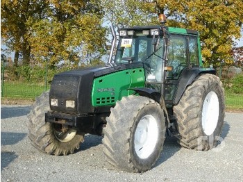 Valtra 8450 DELTA - Traktors