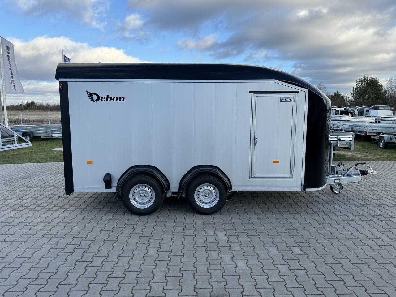 Jaunā Piekabe slēgtā virsbūve Debon C800 furgon van trailer 3000 KG GVW car transporter Cheval Debon: foto 16