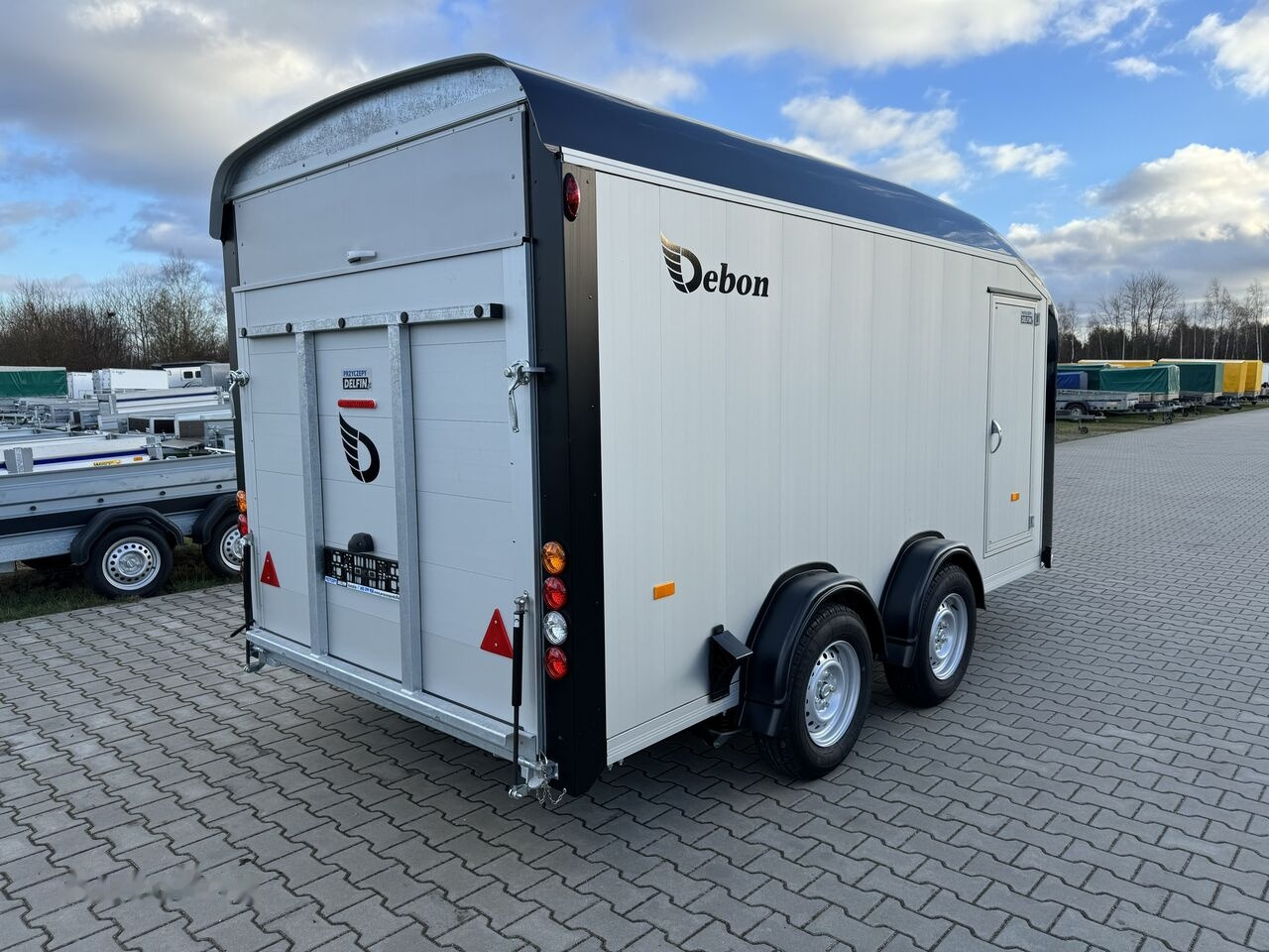 Jaunā Piekabe slēgtā virsbūve Debon C800 furgon van trailer 3000 KG GVW car transporter Cheval Debon: foto 15