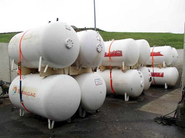 Puspiekabe cisterna LPG / GAS GASTANK 2700 LITER: foto 4