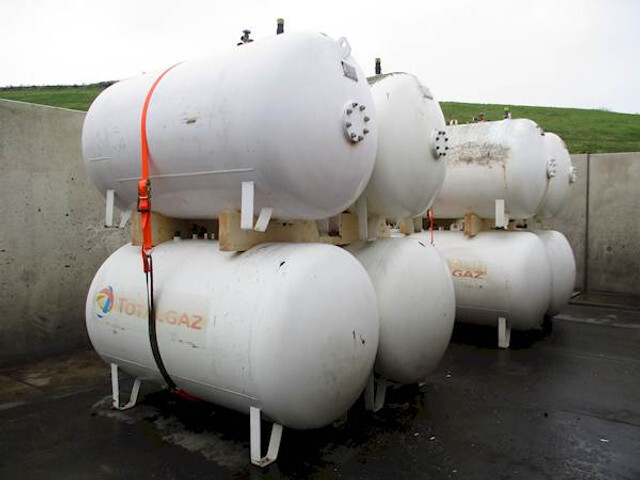 Puspiekabe cisterna LPG / GAS GASTANK 2700 LITER: foto 3