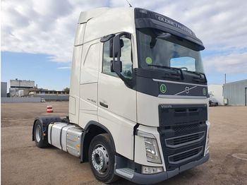 Vilcējs VOLVO FH42T: foto 1