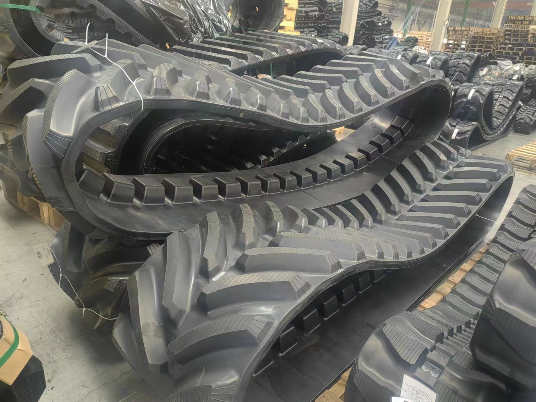 LEACH LEWIS RUBBER TRACKS LIMITED undefined: foto 7