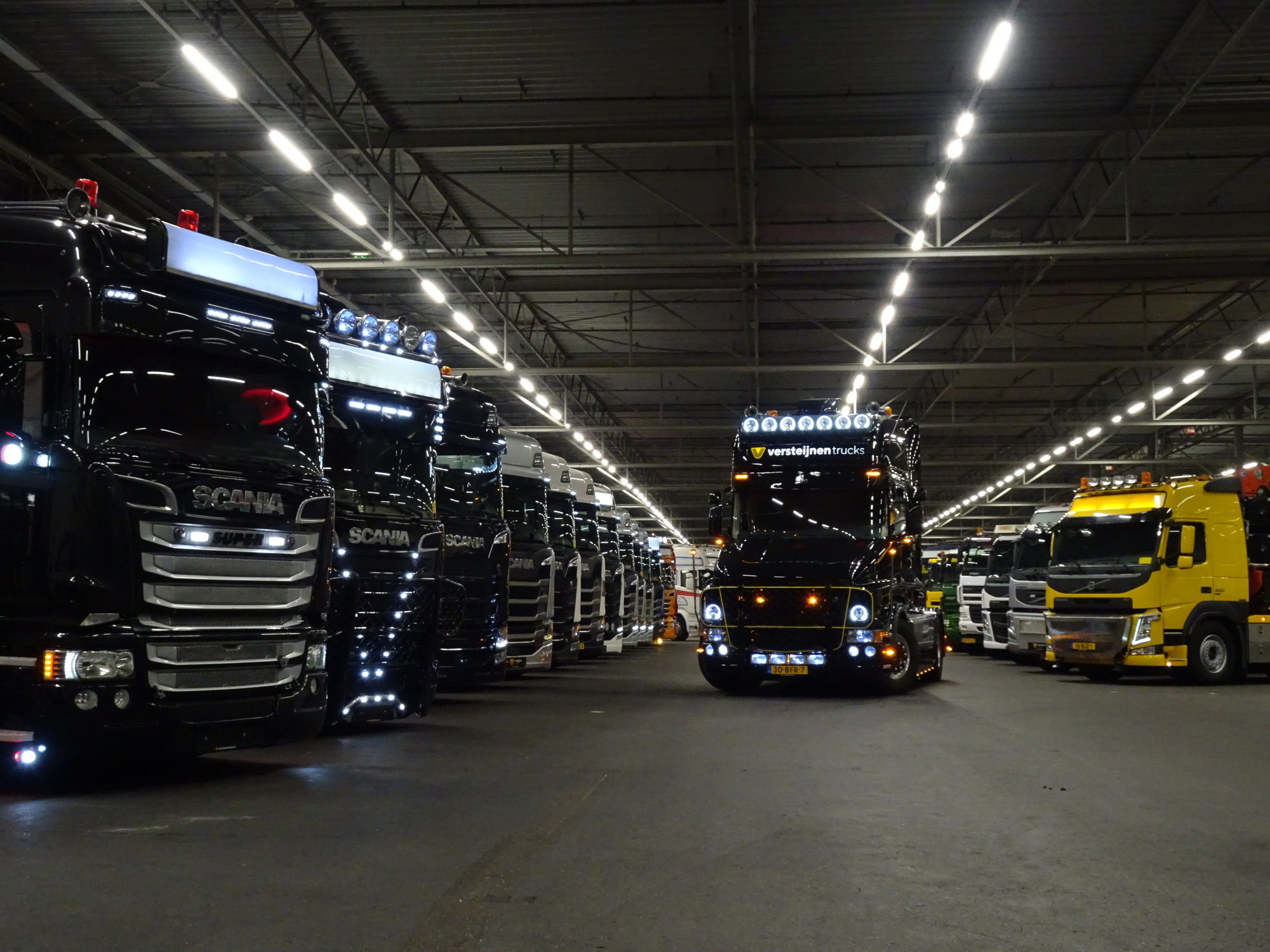 Versteijnen Trucks B.V. - Kemperi undefined: foto 1