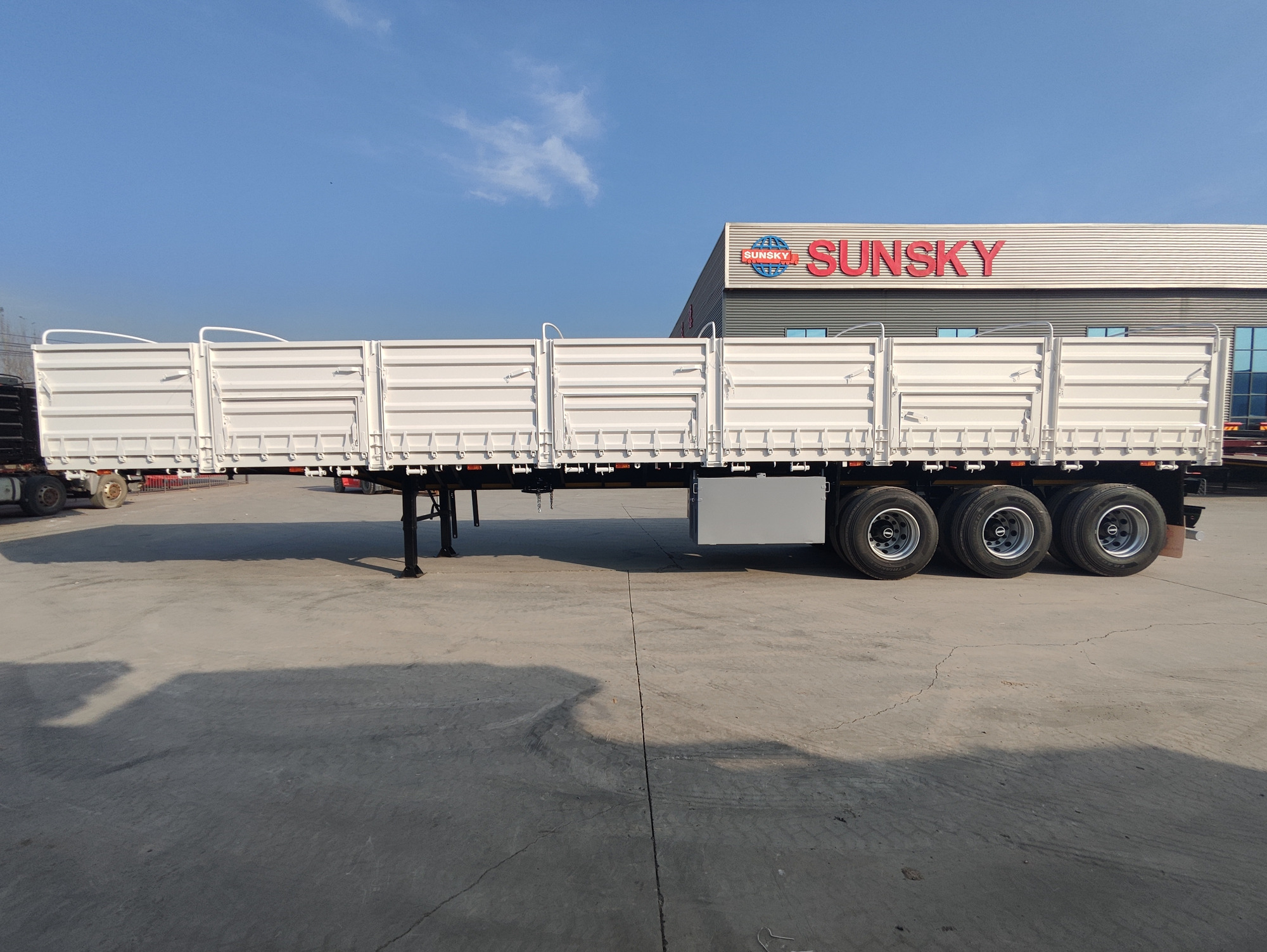 Xiamen Sunsky Vehicle Co.,Ltd - Kravas automašīnas SINOTRUK - 6x4, ātrumkārbas: manuālā undefined: foto 13