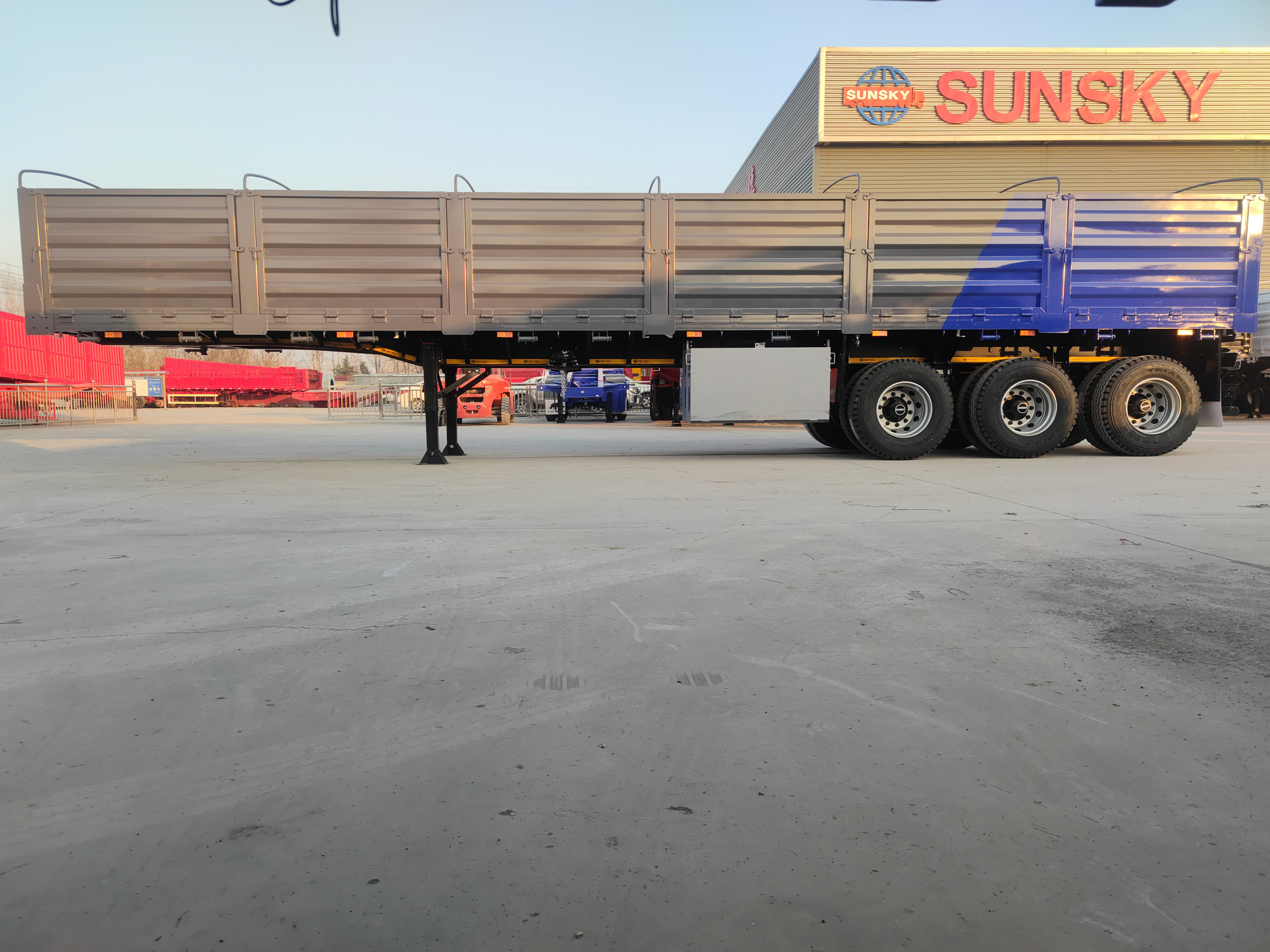 Xiamen Sunsky Vehicle Co.,Ltd - Kravas automašīnas SINOTRUK - 6x4, ātrumkārbas: manuālā undefined: foto 1