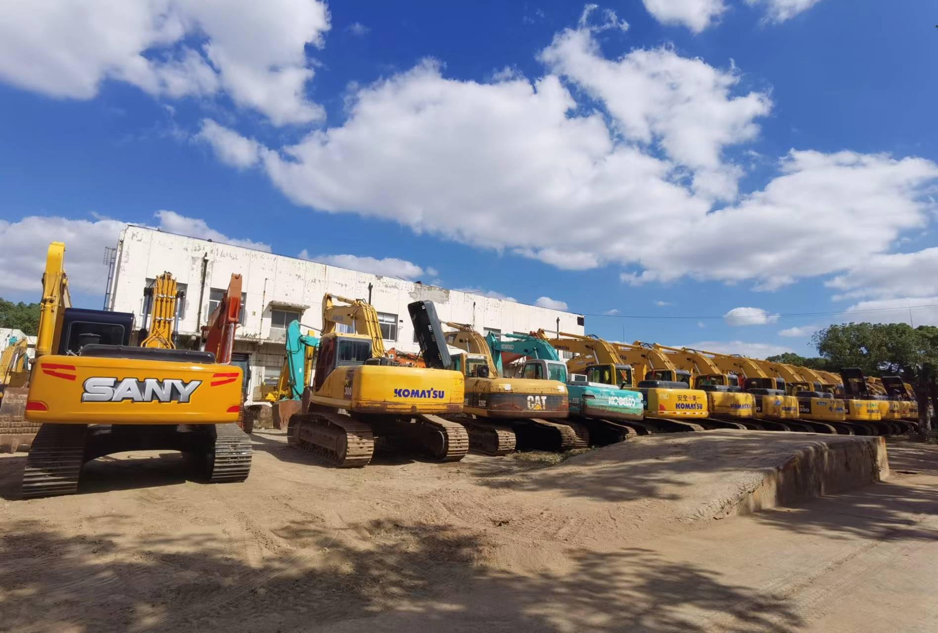 OUTONG MACHINERY LIMITED - Celtniecības tehnika VOLVO undefined: foto 6