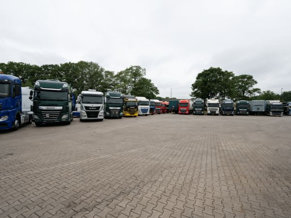 Hesselink Trucks B.V. - Kravas automašīnas undefined: foto 5