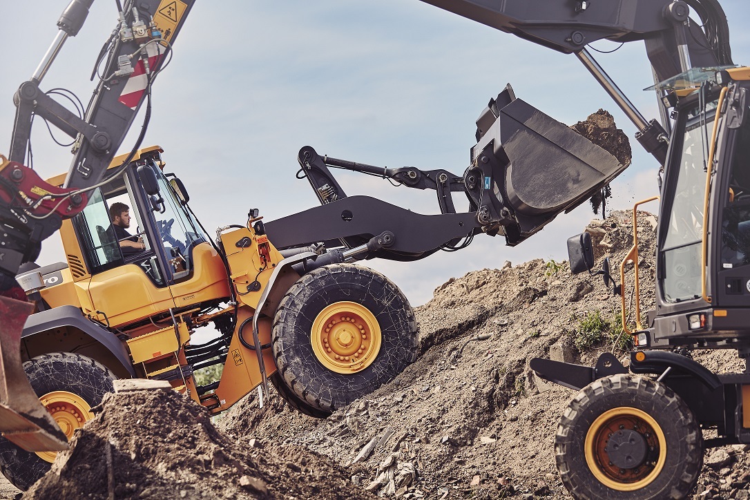 Saxtorp Trading AB - Celtniecības tehnika VOLVO EC460BLC undefined: foto 1