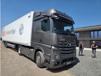 Vilcējs MERCEDES-BENZ Actros 1848