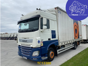 Kravas automašīna ar tentu DAF XF 105 460
