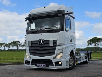 Konteineru vedējs/ Kravas automašīna ar noņemamā virsbūve MERCEDES-BENZ Actros 2545